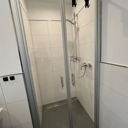 Zentrale Mit Eigenem Eingang Und Stellplatz Appartement *