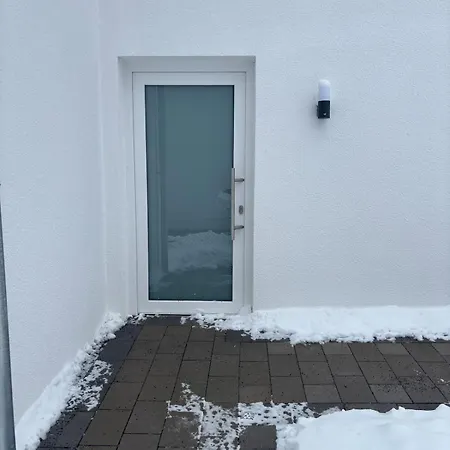 Zentrale Mit Eigenem Eingang Und Stellplatz *