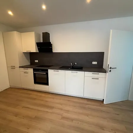 Zentrale Mit Eigenem Eingang Und Stellplatz Appartement