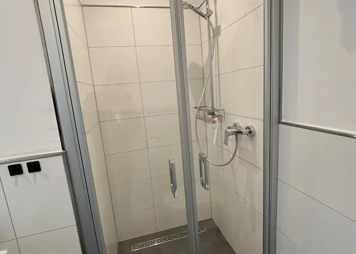 Zentrale Mit Eigenem Eingang Und Stellplatz Apartman *