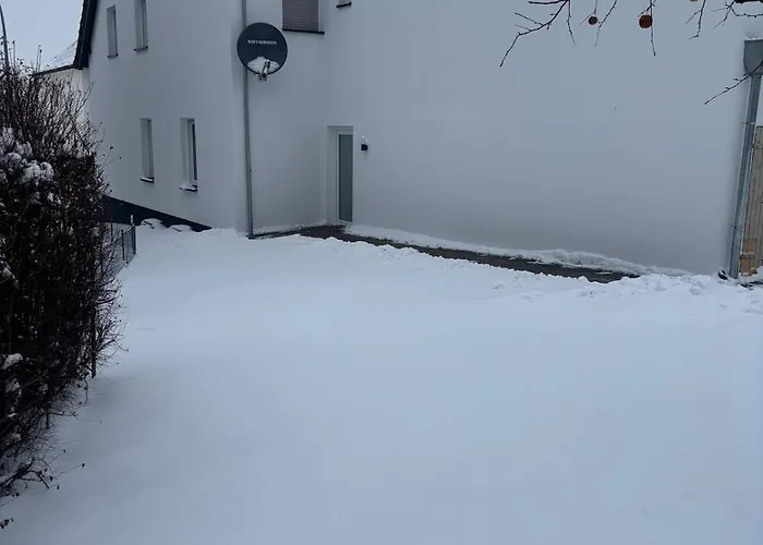 Zentrale Mit Eigenem Eingang Und Stellplatz