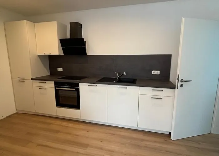 Zentrale Mit Eigenem Eingang Und Stellplatz Apartman